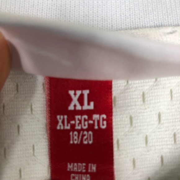 ✨SOLD✨ Atlanta Braves V-Neck Mesh Jersey - Picture 3 of 5